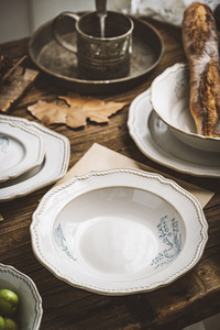 Vintage trắng sứ Lily của thung lũng Mô hình bộ đồ ăn nổi Bộ đồ ăn dưới tráng men món ăn tấm khắc phong cách - Product Image 5