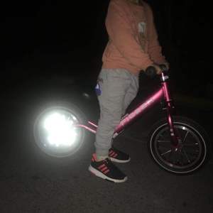 Accessoire de sécurité à visibilité améliorée pour la conduite de nuit <span class=keywords><strong>Bandes</strong></span> réfléchissantes pour la montagne et les vélos Réflecteurs à rayons pour vélos - Product Image 3