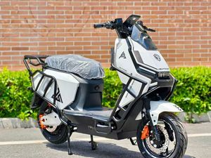 Motocicleta Eléctrica Kaissg Nueva de Fábrica, Motor de 72V 2500W, 90km/h de Alta Velocidad, Carga de 300kg, Frenos de Disco, Pantalla LED - Product Image 4