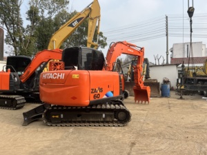 Excavatrice sur chenilles Hitachi Zaxis 60 modèle 2022 avec godet de terrassement d'une capacité de 0,22 m³ et un poids opérationnel de 6 tonnes - Product Image 4