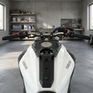 Kit di Montaggio Yamaha 1WSFTBAGAD00 per Borsa Serbatoio in Plastica MT-07 2014-2016 - Product Image 3