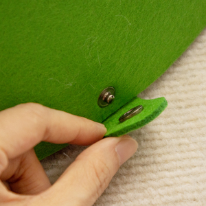 Stilvolle Katzenhöhle aus Filz im Bergdesign, Katzenhaus zum Spielen und Schlafen - Product Image 6