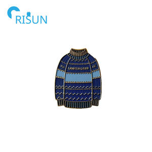 Pin de esmalte al por mayor con diseño de suéter navideño, insignia personalizada con logotipo para ropa de empresa, pin de solapa de esmalte con diseño de suéter 'Bah Humbug', regalo - Product Image 5