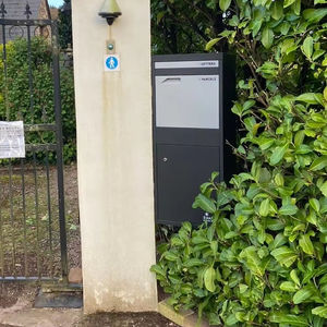 Boîte <span class=keywords><strong>aux</strong></span> <span class=keywords><strong>lettres</strong></span> résidentielle extérieure et boîte de dépôt de <span class=keywords><strong>colis</strong></span> OEM-Boîte de livraison de <span class=keywords><strong>colis</strong></span> autoportante en acier galvanisé antivol sécurisé - Product Image 1