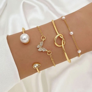 กำไลข้อมือคริสตัลรูปหัวใจสีพีช ZYO Fashion ประดับจี้รูปหัวใจผีเสื้อแบบเปิด กำไลรูปหัวใจอินฟินิตี้หลายชั้นสำหรับผู้หญิง เครื่องประดับ - Product Image 2