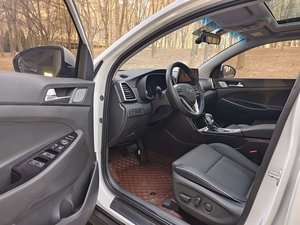 <span class=keywords><strong>Hyundai</strong></span> <span class=keywords><strong>Tucson</strong></span> <span class=keywords><strong>2018</strong></span> 2019 2020 SUV Usado 1.6T Turbo <span class=keywords><strong>Gasolina</strong></span> Automático FWD LHD Interior Oscuro Gran Stock Disponible - Product Image 4