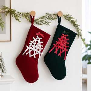 LINGKAI Chaussette de Noël de luxe en velours avec nœud, grande chaussette de Noël suspendue, sac cadeau pour cheminée, décoration de maison pour les fêtes - Product Image 5