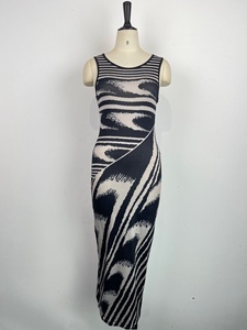 Abiti Estivi Personalizzati per Donne, Stile Modesto e Midi da Strada - Product Image 3