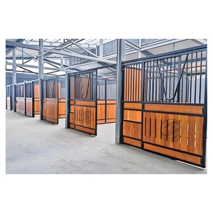 Prefabrik Standart Çiftlik At Ahırı Ekipmanları Sıcak Satış Portatif Dış Mekan At Ahırı Menteşeli Kapılı At Ahırı - Product Image 1