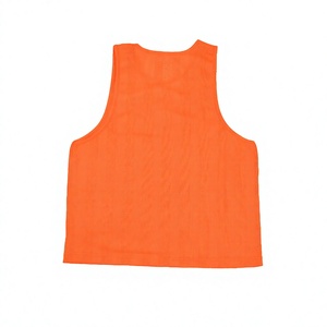 Maillot d'entraînement en mesh orange vif sans manches, gilet de sport pour l'entraînement en équipe, idéal pour le basketball, le football et le volley-ball - Product Image 2