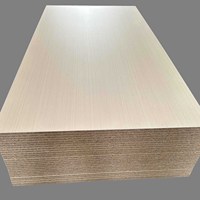 Panneaux OSB en mélamine ignifuge E0 de 4x8 pieds, 18 mm |   Panneaux de panneaux de particules décoratifs de première classe Qiangyi à 3 couches pour cuisine et salle de bain