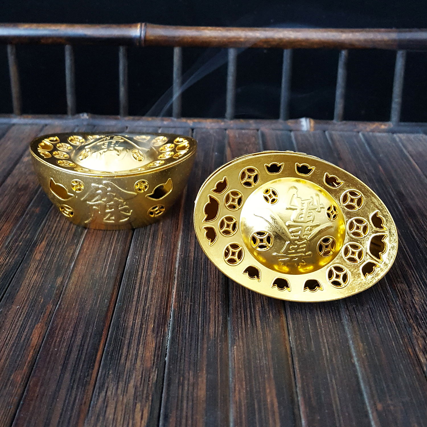 The Golden Ingot Incense Burner for Attracting Wealth and Good Fortune - a Home Decoration for Gathering Wealth and Blessings