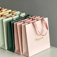 Sac à main en papier kraft brun épais personnalisable avec logo, emballage de luxe recyclable pour la vente au détail avec design d'exposition imprimé à l'écran