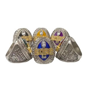 Nuevos Anillos <span class=keywords><strong>de</strong></span> Campeonato <span class=keywords><strong>de</strong></span> Fútbol Fantasía FFL 2026, <span class=keywords><strong>Diseño</strong></span> <span class=keywords><strong>de</strong></span> Anillo Deportivo con Logotipo Personalizado, Joyería <span class=keywords><strong>de</strong></span> Aleación <span class=keywords><strong>de</strong></span> <span class=keywords><strong>Alta</strong></span> Calidad al por Mayor - Product Image 3