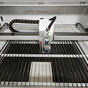 Machine laser CNC LaserMen-1390FC avec laser à fibre de 1500W pour le traitement du MDF et du métal - Product Image 6