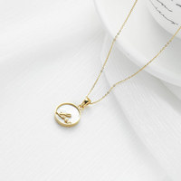 Pendentif en forme de croix en acier inoxydable Chaîne de clavicule pour femmes Collier en coquillage plaqué or personnalisé Accessoires de bijouterie pour couple