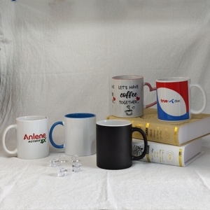 Mug à café design avec logo personnalisé, mug en céramique de style nordique avec motif de dauphin animé - Product Image 6