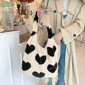 2022 nuevo Otoño Invierno <span class=keywords><strong>niñas</strong></span> amor corazón felpa bolso de mano Lindo bolso de hombro con cierre de cremallera y dos asas/correas - Product Image 3