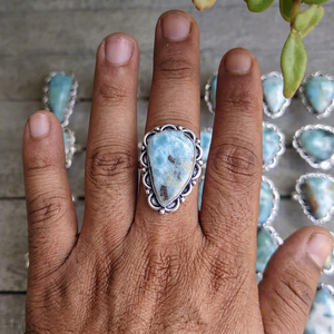 Bagues en pierres précieuses Larimar naturelles de qualité supérieure Bijoux de mode Cristaux bleus sculptés Anneaux réglables de style Feng shui en vrac pour cadeau - Product Image 1