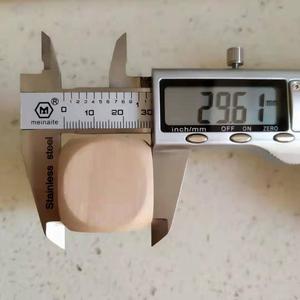 Bán Buôn 30Mm Trống Gỗ Tự Nhiên Xúc Xắc Biểu Tượng Tùy Chỉnh Dập Nổi Đa Diện Cube Trò Chơi Xúc Xắc Thiết Lập Của <span class=keywords><strong>20Mm</strong></span> Kích Thước - Product Image 5