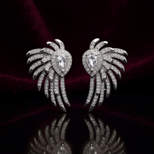 Orecchini a lobo di lusso con ali in oro bianco 925 e cristalli con incastonatura a castone per donna, gioielli da festa - Product Image 2