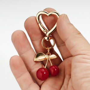 Pendentif cerise feuille d'or Uionen avec pièces en alliage, porte-clés DIY en forme de cerise avec breloque en forme de cœur - Product Image 4