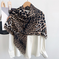 Nouveau Foulard Carré Imprimé Léopard 2026 pour Femme, Motif Animal, Bords Effilochés, Châle Chaud Automne Hiver, Écharpe de Luxe Tendance