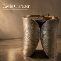 Table basse sculpturale avec plateau rond et base incurvée en forme de pétale, table d'appoint moderne pour salon et côté canapé