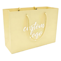 Sacs cadeaux haut de gamme durables, recyclables, réutilisables, imprimés avec du papier doré/argenté gaufré, logo personnalisé, avec poignées en corde de coton/ ruban