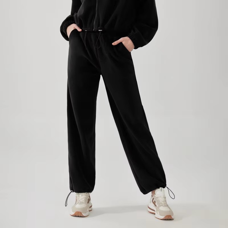 Black (pants)