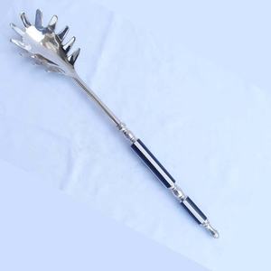 Cuillère ronde à long manche en acier inoxydable, martelée et polie, cuillère de service à pâtes personnalisée - Product Image 3