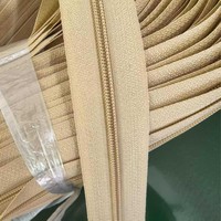 Pita Resleting Nilon dari Produsen, dijual per Yard, Cremallera 3 #   5 #   8 #   10 #   Ritsleting Gulungan Nilon Pita Poliester Warna Kustom Putih Hitam