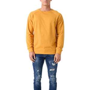 Sweat-shirt léger et confortable conçu pour les hommes, pour un port quotidien fluide, des mouvements actifs, un tissu doux au toucher et une superposition pratique - Product Image 1