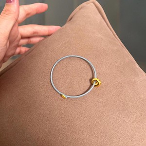 สร้อยข้อมือเชือกถัก "โกลด์ ตัวตัว" ชุบทอง 18K พร้อมตัวล็อคแบบตัวอักษรฟู สีฟ้าทะเล สายคล้องมืออเนกประสงค์สำหรับฤดูร้อน รุ่นใหม่ - Product Image 3