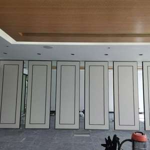 Pista <span class=keywords><strong>de</strong></span> techo, divisor <span class=keywords><strong>de</strong></span> partición <span class=keywords><strong>de</strong></span> <span class=keywords><strong>madera</strong></span> acústica, pared plegable deslizante móvil <span class=keywords><strong>para</strong></span> oficina, división <span class=keywords><strong>de</strong></span> espacio escolar <span class=keywords><strong>para</strong></span> salas <span class=keywords><strong>de</strong></span> conferencias - Product Image 1