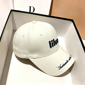 Witte katoenen baseballcap LILUO met geborduurd logo, scriptsteek op de klep, zacht, ademend, unisex, voor dagelijks gebruik. - Product Image 2