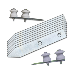 Soporte de pared exterior de hierro galvanizado con punta plana y 2 orificios para aislador de porcelana eléctrico - Product Image 1