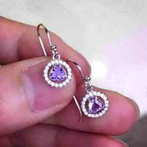 Orecchini Pendenti Semplici Viola per Donne, Eleganti Gioielli da Indossare all'Orecchio - Product Image 3