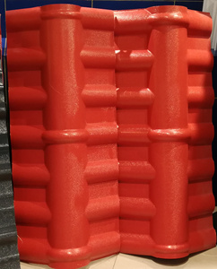 Fourniture de tuiles de toiture en <span class=keywords><strong>PVC</strong></span> revêtues d'ASA de couleur rouge de 3 mm d'épaisseur et accessoires associés - Product Image 4