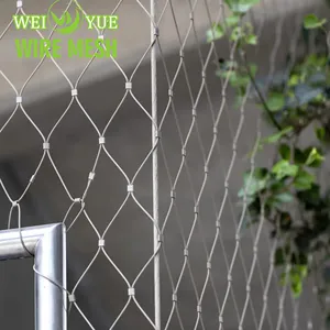 Фасад здания из проволочной сетки обеспечивает безопасность людей и предотвращает попадание птиц
