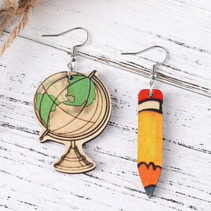 Boucles d'oreilles en bois cadeau de la fête des enseignants mode nouveau Globe crayon pendentif boucles d'oreilles pour femmes Uionen 937 - Product Image 2