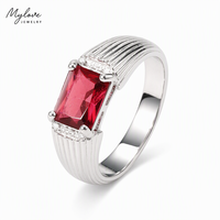 Mylove Maßgefertigter Schmuck Messing Silberbeschichtet Smaragdschliff Rubinroter CZ-Stein Gerippter Breiter Ring für Frauen Jubiläumsgeschenk
