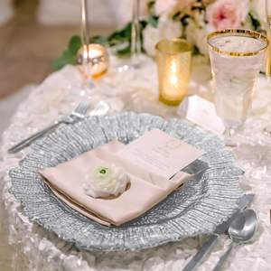 Platos Base Irrompibles <span class=keywords><strong>de</strong></span> Plástico Plateado <span class=keywords><strong>de</strong></span> 13 Pulgadas con Diseño <span class=keywords><strong>de</strong></span> Arrecife y Acabado Metálico para Recepciones <span class=keywords><strong>de</strong></span> Boda al por Mayor - Product Image 2