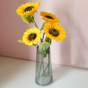 Tournesols artificiels populaires à 3 têtes, jaunes à volants, pour bouquets et décorations d'événements - Product Image 2