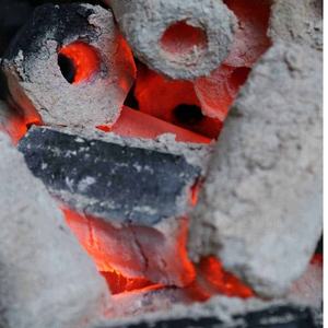 Charbon de bois en briquettes hexagonales de sciure de bois, format export standard, carton de 10 kg, pour barbecue domestique et chicha - Product Image 1