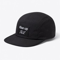 Casquette de sport 5 panneaux 100 % polyester avec logo personnalisé, patch en tissu respirant et imperméable