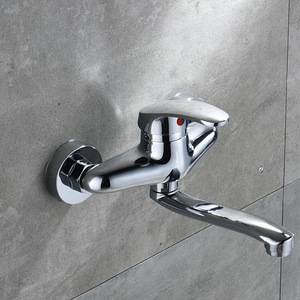 Robinet mural extensible à poignée unique avec valve en céramique, rotation à 360 degrés, pour évier de cuisine moderne - Product Image 1