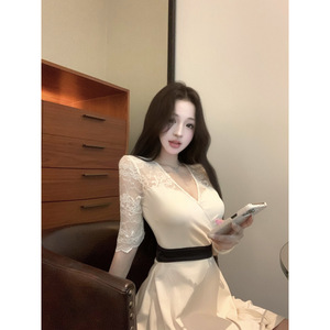 ชุดเดรสคอวีแต่งลูกไม้แบบพอดีตัว ความยาวปานกลาง สวมใส่ได้ทุกวันอย่างสง่างาม - Product Image 4