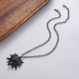 Colgante de aleación con cabeza de lobo de <span class=keywords><strong>The</strong></span> <span class=keywords><strong>Witcher</strong></span> <span class=keywords><strong>3</strong></span> para hombre, collar de accesorios de merchandising del juego - Product Image 4