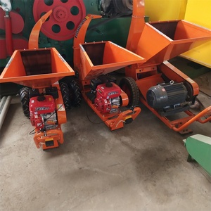 Déchiqueteuse de bois hydraulique à alimentation forcée automatique mobile certifiée CE alimentée par diesel pour le déchiquetage de déchets de branche d'arbre de bûche forestière - Product Image 2